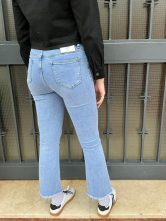 Pantalon Flare Deshilachado