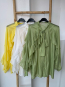 Blusa Saten con Volantes y Lazo al Cuello