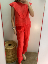 Conjunto Coral con detalle Volante