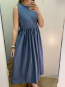 Vestido midi azul sin mangas