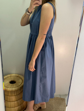 Vestido midi azul sin mangas