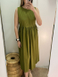 Vestido midi verde oliva sin mangas