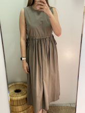 Vestido midi gris pardo sin mangas
