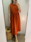 Vestido midi naranja sin mangas