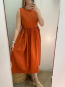 Vestido midi naranja sin mangas
