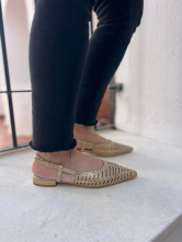 Mule oro con Aberturas y Tachuelas Doradas