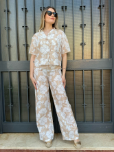 Conjunto Floral  Beis y Blanco