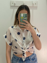 Camisa Fluida Manga Corta Estampado Lunares y Nudo