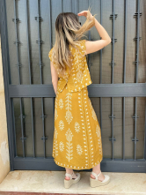 Conjunto Elegancia Dorada con Detalles Étnicos