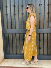 Conjunto Elegancia Dorada con Detalles Étnicos