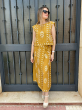 Conjunto Elegancia Dorada con Detalles Étnicos