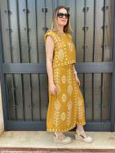 Conjunto Elegancia Dorada con Detalles Étnicos