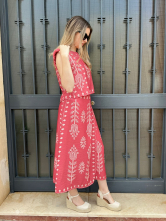 Conjunto Elegancia Dorada con Detalles Étnicos
