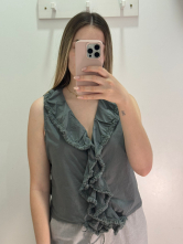 Blusa "Brisa" con Volantes Esenciales