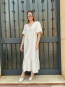 Vestido Largo Beige con Volantes y Botones