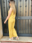 Conjunto Lino Mostaza: Blusa con Volantes + Pantalón Fluido