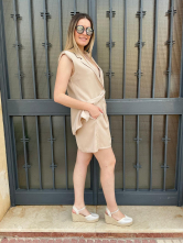 Conjunto Elegancia: Chaleco Sastre y Shorts a juego
