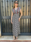Vestido Largo Estampado Negro con Escote en pico