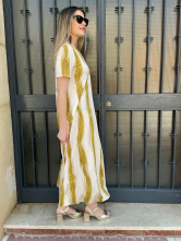 Vestido Largo con Estampado a Rayas en Tonos Mostaza y crudo