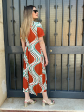 Vestido Largo Estampado Geométrico en Tonos Teja