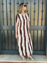 Vestido largo a rayas en tonos marrón chocolate y crudo