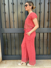 Conjunto de Verano en Lino Coral con Detalles de Encaje