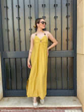 Vestido Halter con Detalle de Madera