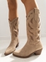 Bota Cowboy Beige con Detalles Troquelados