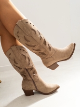 Bota Cowboy Beige con Detalles Troquelados