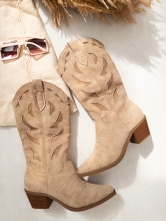 Bota Cowboy Beige con Detalles Troquelados