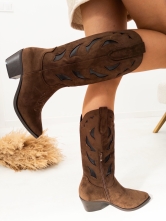 Bota Cowboy Marron con Detalles Troquelados