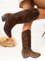 Bota Cowboy Marron con Detalles Troquelados