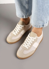 Zapatillas casual beige y blanco – Comodidad y estilo diario