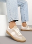 Zapatillas casual beige y blanco – Comodidad y estilo diario