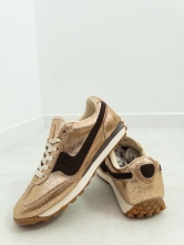 ✨ Zapatillas deportivas doradas con detalle en negro ✨
