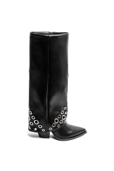 Botas negras con apliques metálicos