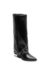 Botas negras con apliques metálicos