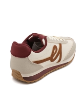 Deportivos Estilo Retro con Detalles Contraste