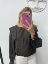 Blusa Detalles de Tachuelas