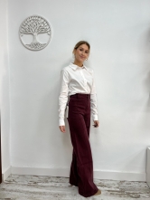 Pantalón vaquero tiro alto costura frontal Granate