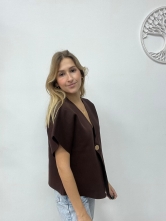 Blusa Marrón con Botón Dorado