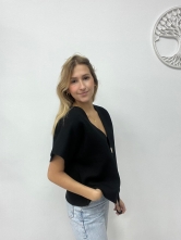 Blusa Negro con Botón Dorado