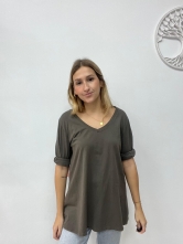 Camiseta básica con cuello pico