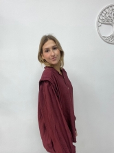 Blusa Oversize Granate con Detalle en Hombros