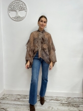 ✨ Blusa satinada con lazo al cuello y estampado animal ✨