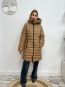 Plumas Acolchado Camel Largo con Capucha