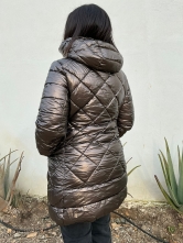 Abrigo Acolchado con Brillo Efecto Metalizado