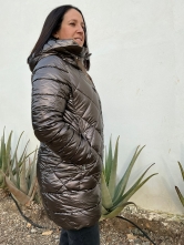 Abrigo Acolchado con Brillo Efecto Metalizado