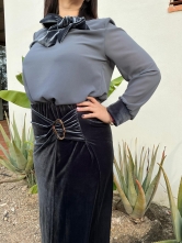 Blusa Gris con Lazo de Terciopelo