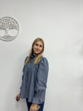 Blusa de Rayas con Detalle Fruncido en Cuello y Puños